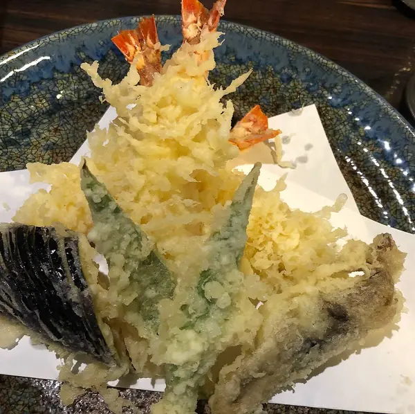 Lezzetli Asya yemeklerinin yakın görüntüsü