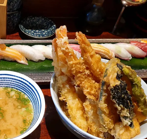 Japon yemeği, Japon yemeği, suşi, rulo, somon, somon, karides, balık, balık, pilav, balık, yosun.