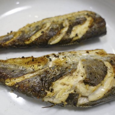 tuz ve biber ile taze balık