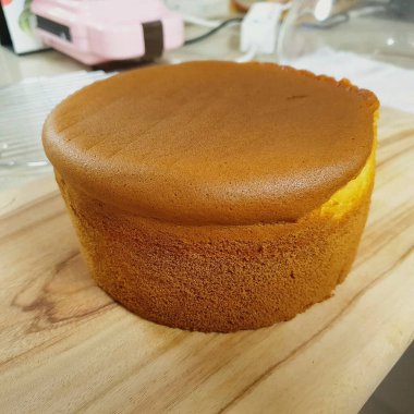 Tahta masada nefis çikolatalı pasta.