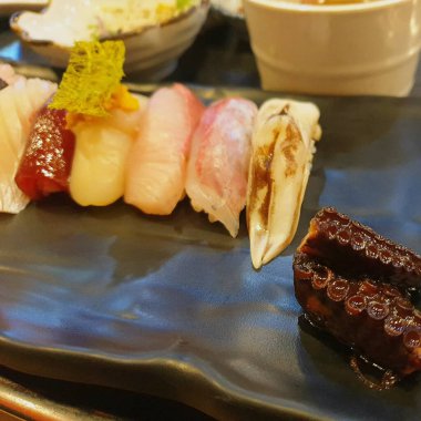 Lezzetli Asya yemeklerinin yakın görüntüsü