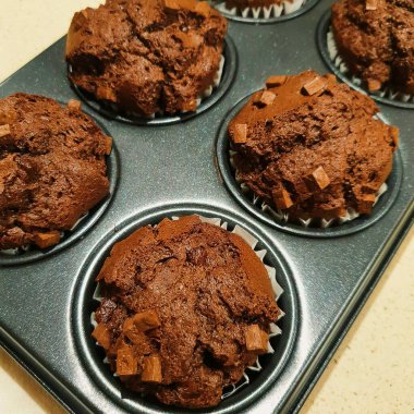 Tereyağlı çikolatalı kek.