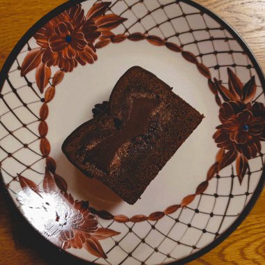 Kremalı ve fındıklı çikolatalı pasta