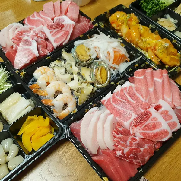 Masada taze suşi var.