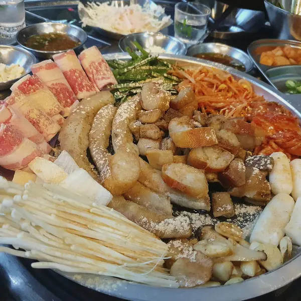 Lezzetli Asya yemeklerinin yakın görüntüsü