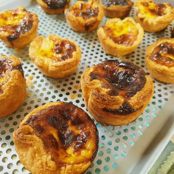 Lezzetli turtaların kapağını kapat.