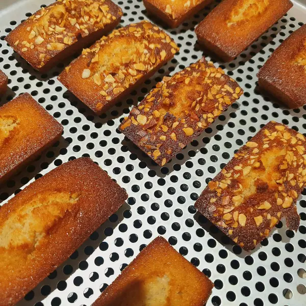 Lezzetli tatlı ekmek ve fındık fırında