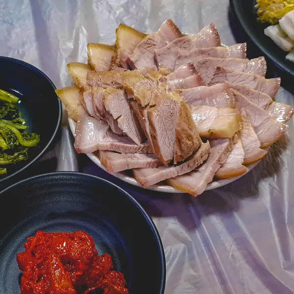 Lezzetli Asya yemeklerinin yakın görüntüsü