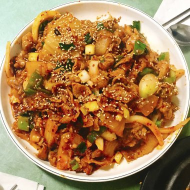 Lezzetli Asya yemeklerinin yakın görüntüsü