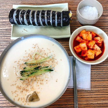 Soya soslu pilav ve tofu..