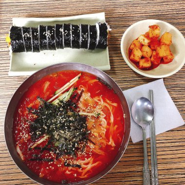 Lezzetli Asya yemeklerinin yakın görüntüsü