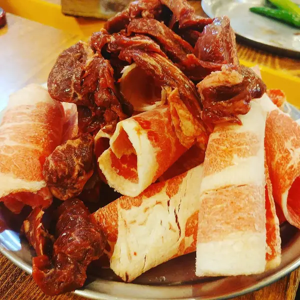 Lezzetli Asya yemeklerinin yakın görüntüsü