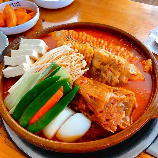 Lezzetli Asya yemeklerinin yakın görüntüsü