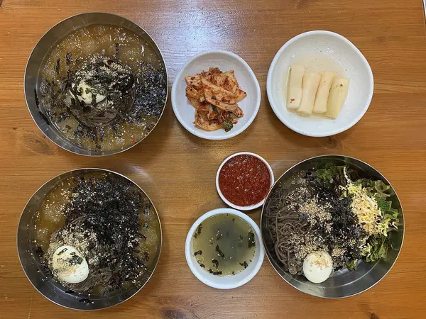 Kore yemeği, pirinç ve Kore pirinç yemekleri.