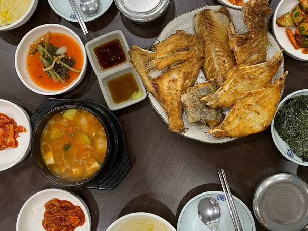 Çeşitli yemek ve yemekler.