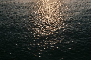 Sahilde su damlaları