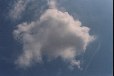 Bulutlu mavi gökyüzü