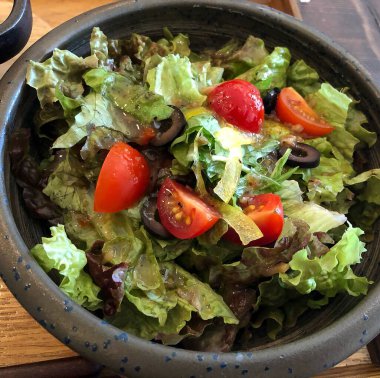 Sebzeli lezzetli salata manzarasını kapat.