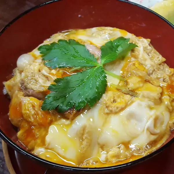 Lezzetli Asya yemeklerinin yakın görüntüsü