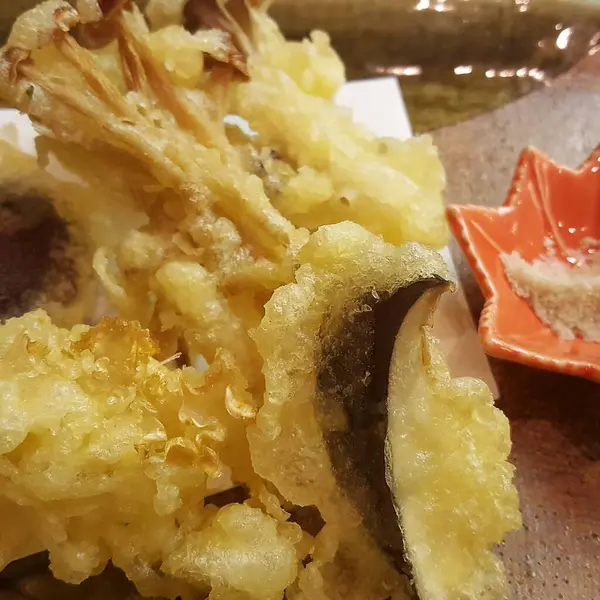 Lezzetli Asya yemeklerinin yakın görüntüsü