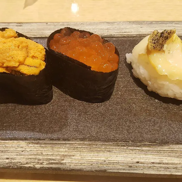 Lezzetli Asya yemeklerinin yakın görüntüsü