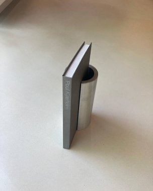 Evin duvarındaki ürün ve ambalaj ürünleri için modern metal alüminyum kutu.