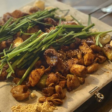 Lezzetli Asya yemeklerinin yakın görüntüsü