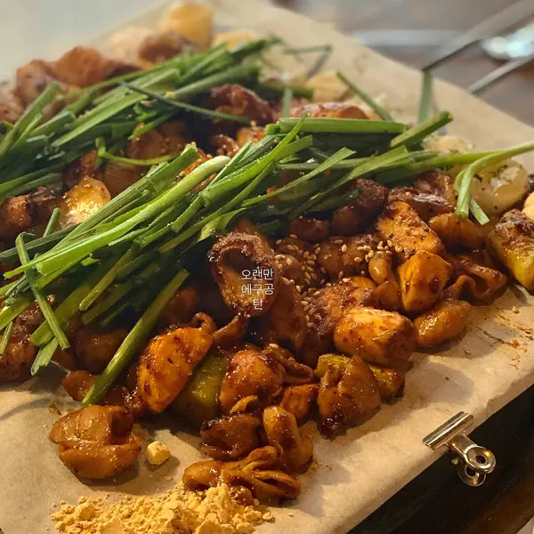 Lezzetli Asya yemeklerinin yakın görüntüsü