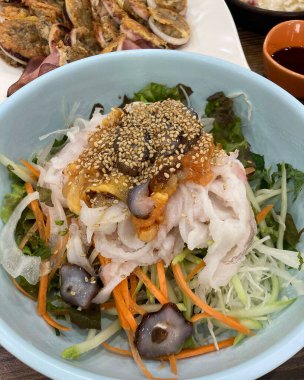 Kızarmış balığın mutfak fotoğrafı.