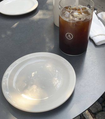 Çay ve buzlu kahve bardağı.