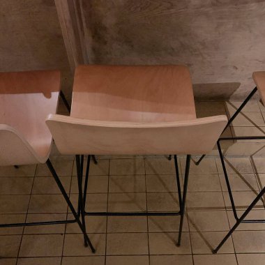 Modern sandalye ve masa.