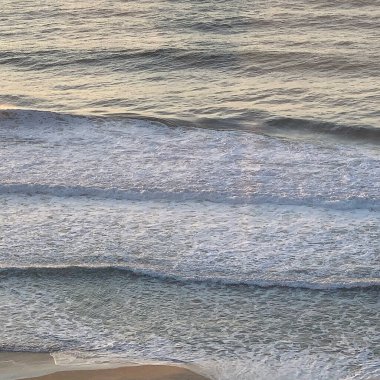 Deniz kıyısının güzel manzarası