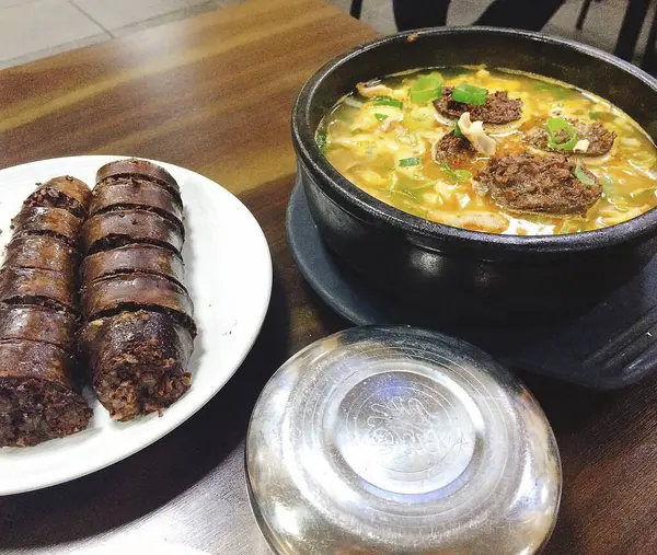 Lezzetli Asya yemeklerinin yakın görüntüsü