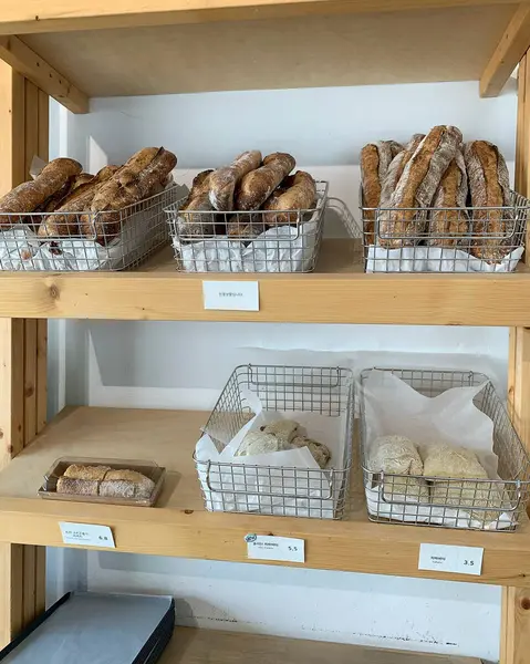 Ekmek ve ekmek bir pastanede