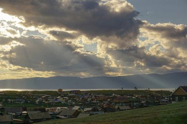 Dağlarda güzel bir gün batımı