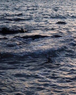 Sahilde güzel deniz dalgaları