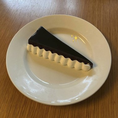 Çikolatalı kek ve vanilyalı