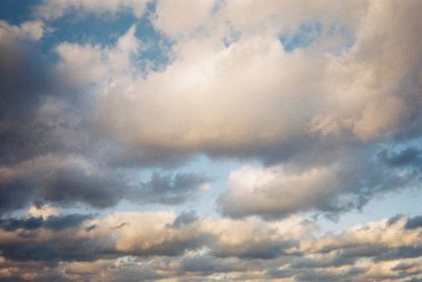Gökyüzündeki bulutlar, atmosfer