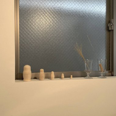 Raftaki cam şişeler.