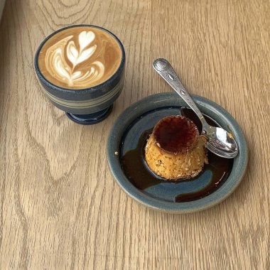 Karamel soslu kahve.