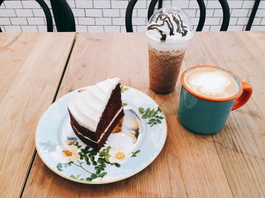 sehpada kahve ve çay keki