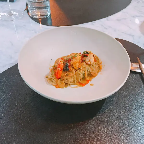 somon ve sebzeli makarna