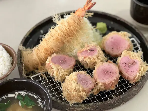 Lezzetli Asya yemeklerinin yakın görüntüsü