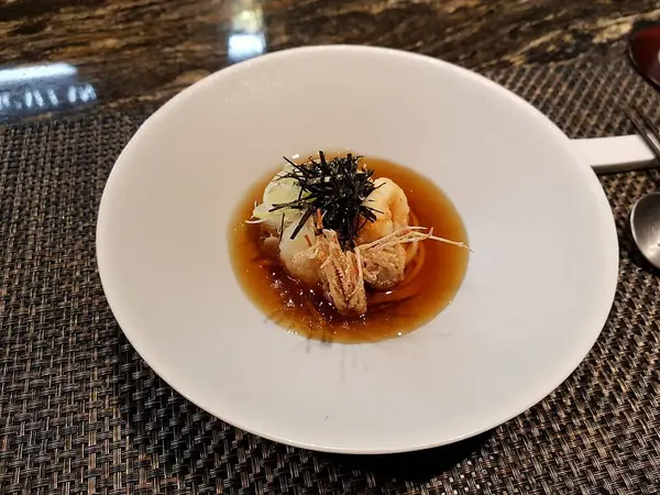 Lezzetli Asya yemeklerinin yakın görüntüsü