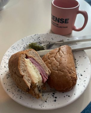 Bir yemeğin mutfak fotoğrafı.