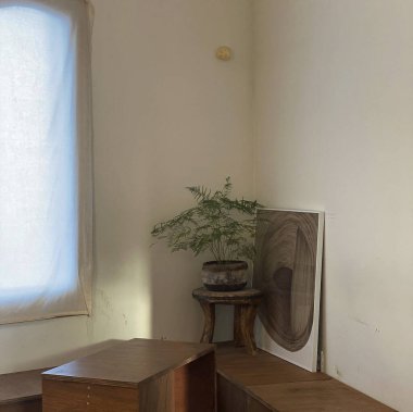 Modern bir otelin içinde.