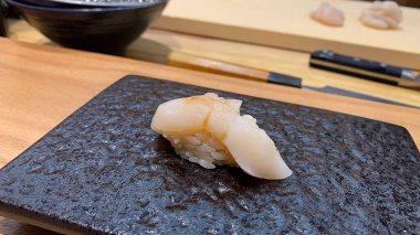 Lezzetli bir yiyeceğe yakın.