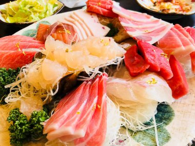 Restoranda taze deniz ürünleri.