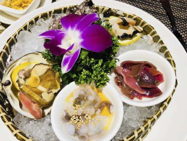 Lezzetli Asya yemeklerinin yakın görüntüsü