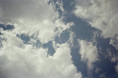 Gökyüzündeki bulutlar. arkaplan